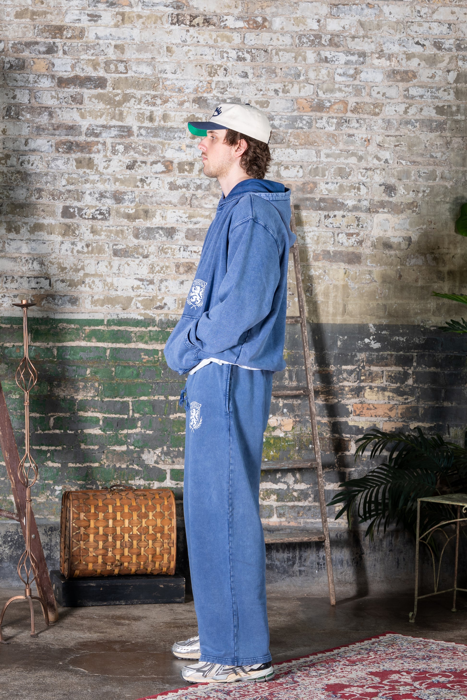 "CREST" PULLOVER HOODIE (BLUE)