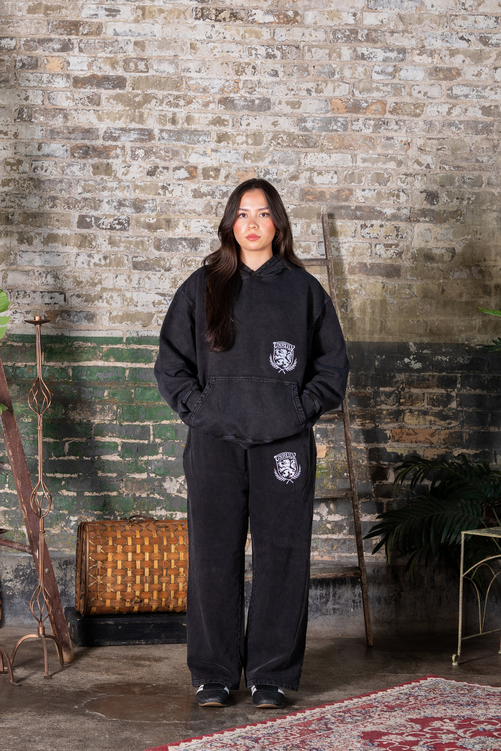 "CREST" PULLOVER HOODIE (BLACK)