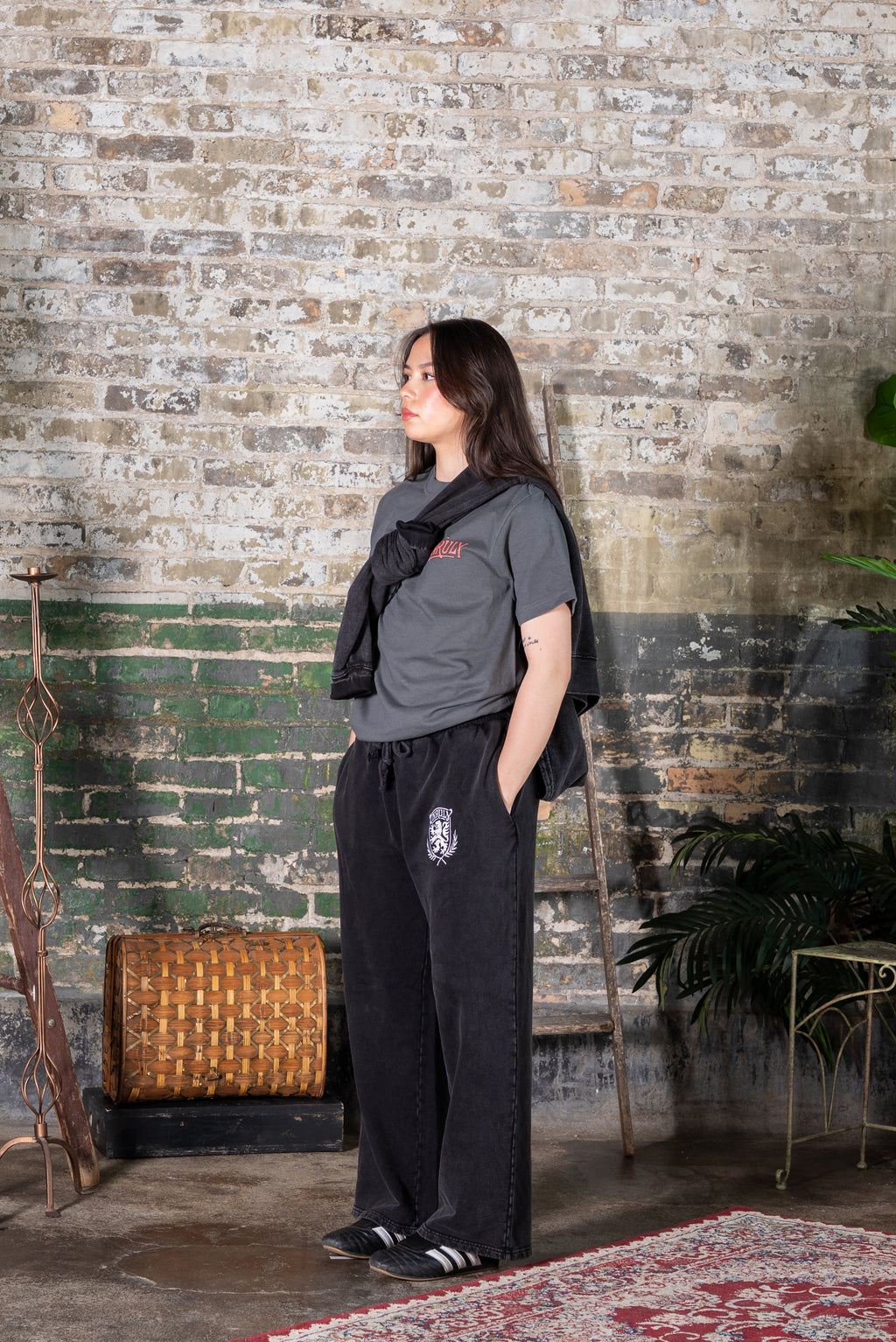 "CREST" SWEAT PANTS (BLACK)