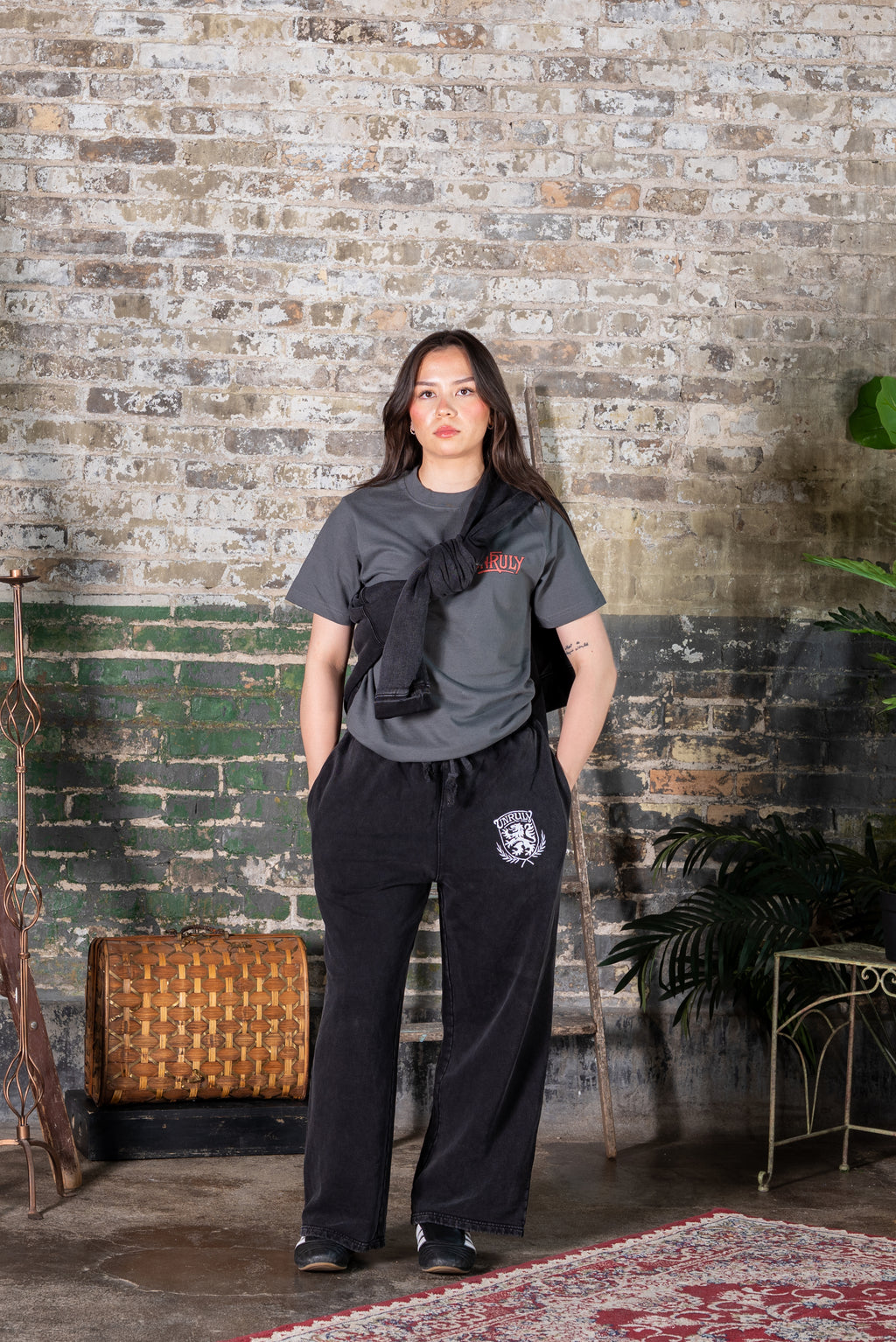 "CREST" SWEAT PANTS (BLACK)