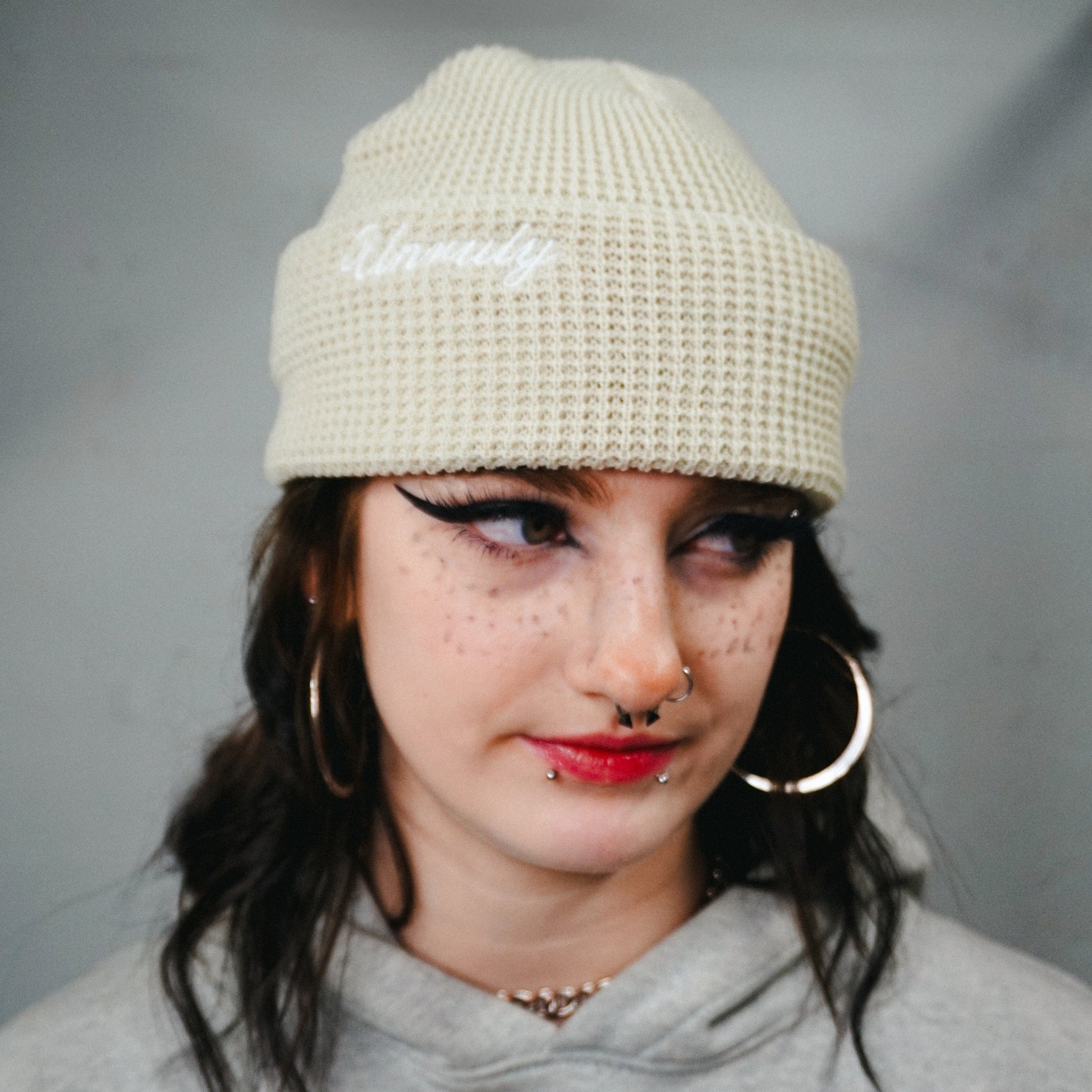 25' LOGO WAFFLE KNIT BEANIE (BIRCH)