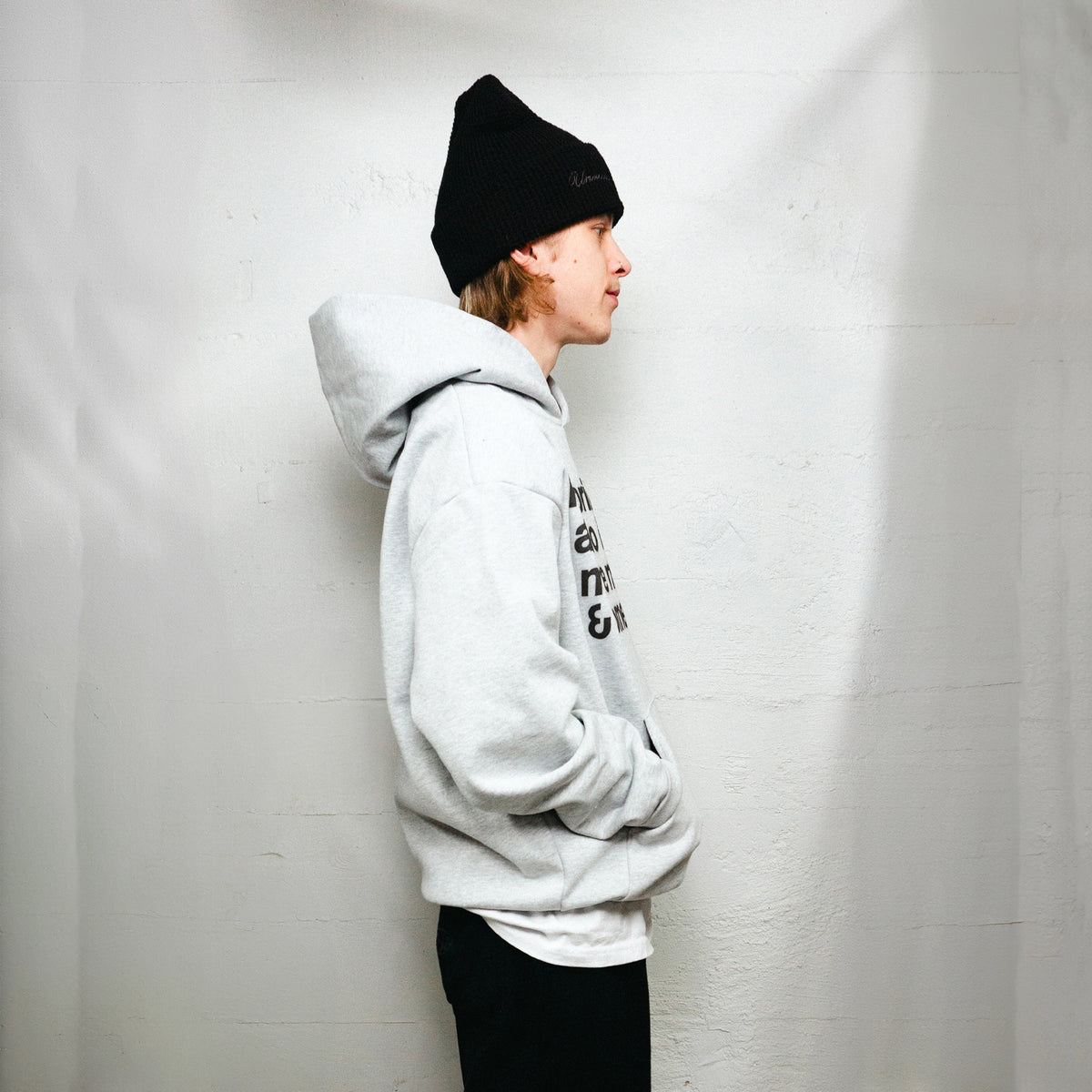 "I'M BORING BABY" PULLOVER HOODIE (HEATHER GREY)